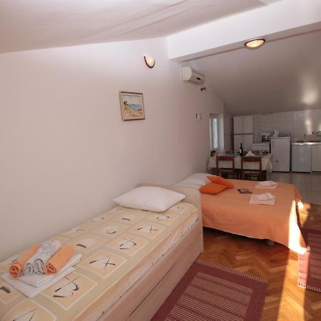 אומיס Apartmani Damir Livajic מראה חיצוני תמונה