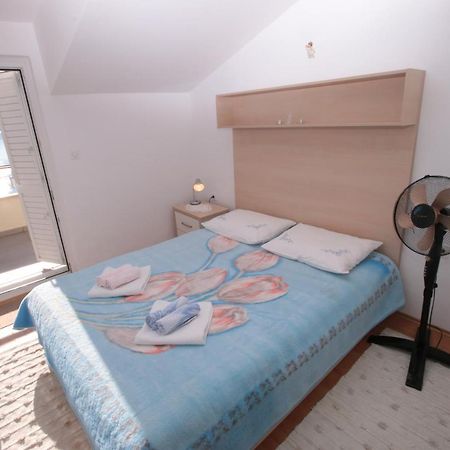 אומיס Apartmani Damir Livajic מראה חיצוני תמונה