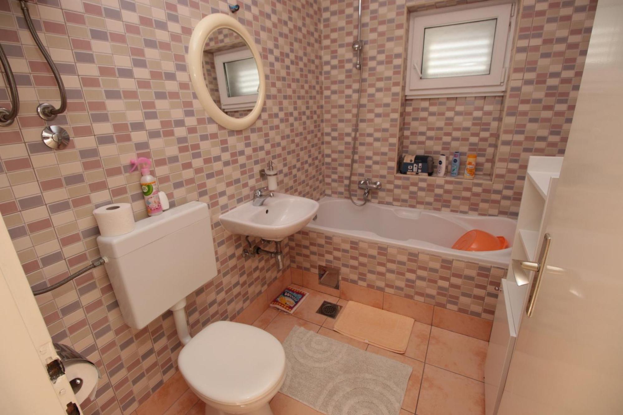 אומיס Apartmani Damir Livajic מראה חיצוני תמונה