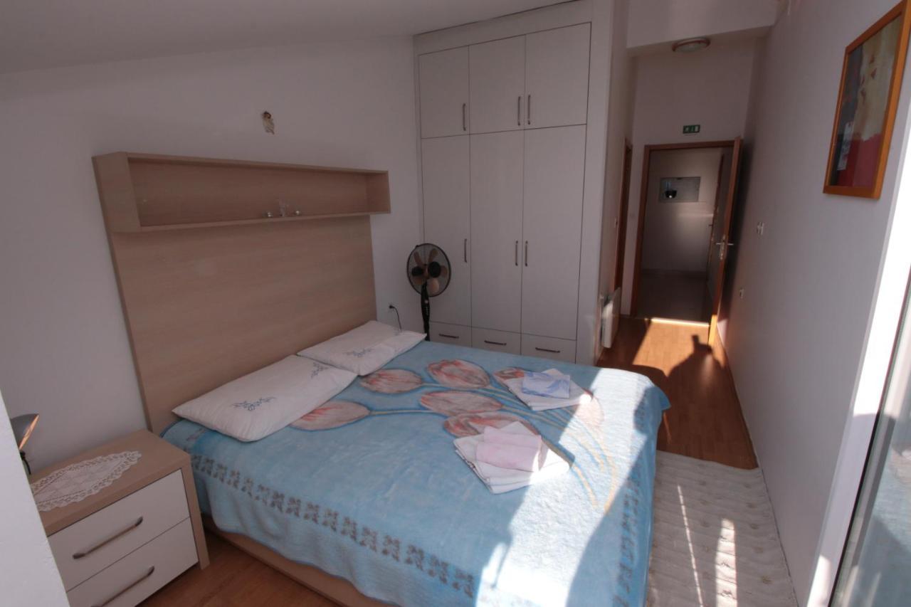 אומיס Apartmani Damir Livajic מראה חיצוני תמונה