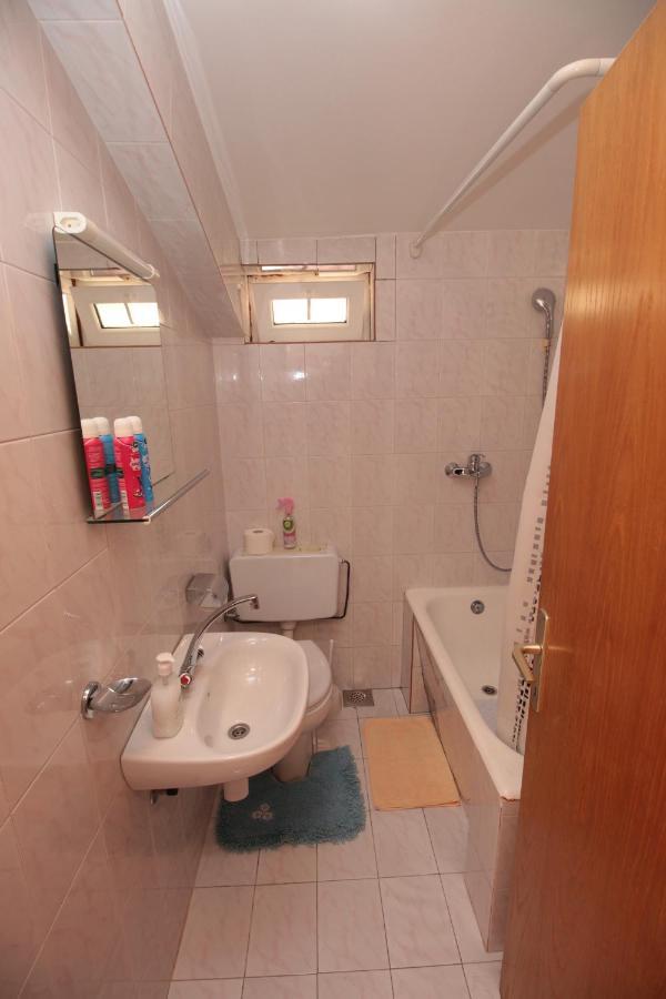אומיס Apartmani Damir Livajic מראה חיצוני תמונה