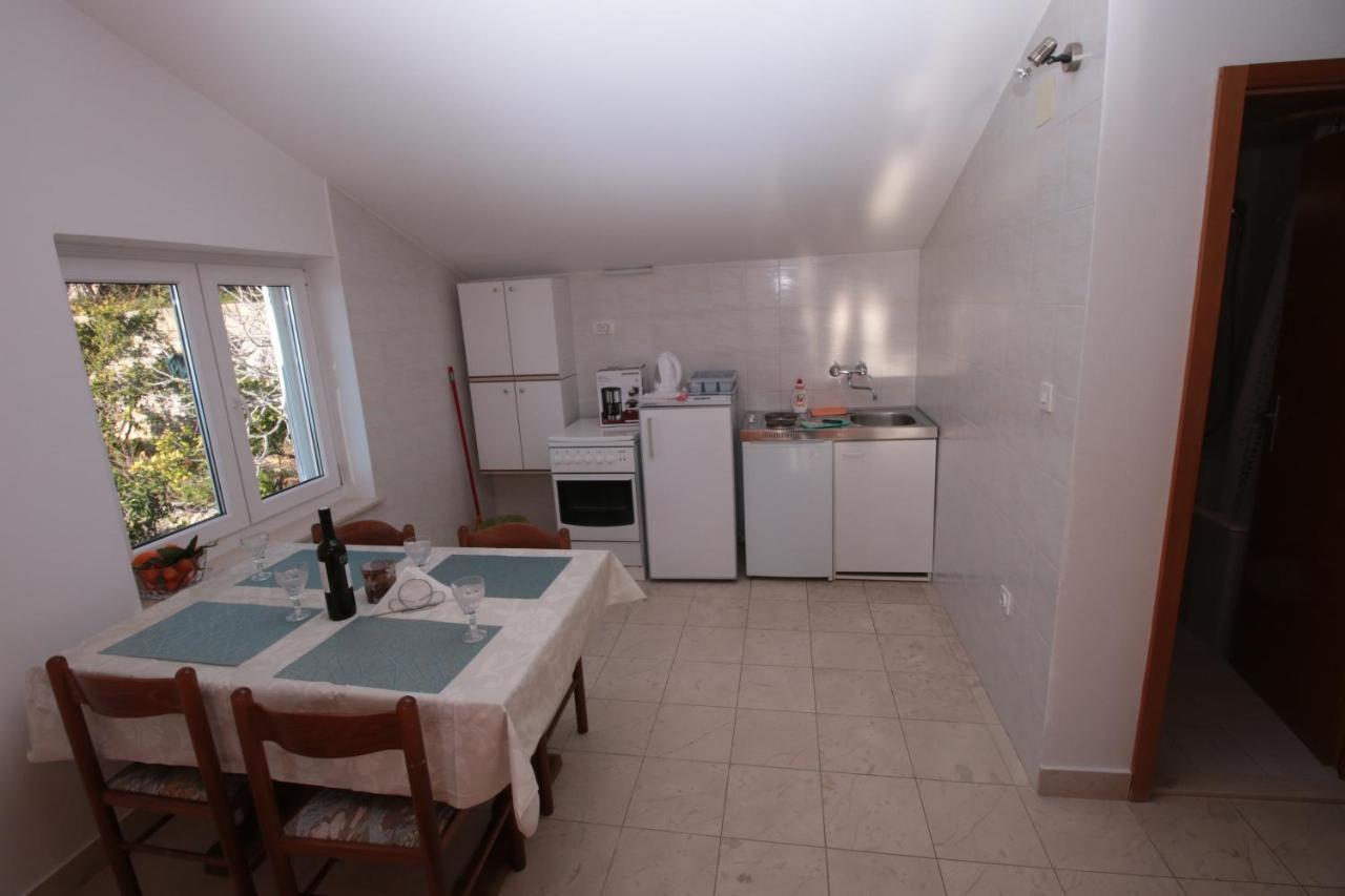 אומיס Apartmani Damir Livajic מראה חיצוני תמונה